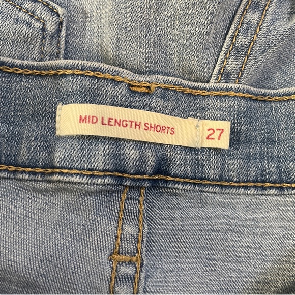 Levi’s Light Wash Mid Rise Mid Length Shorts in Oahu Clouds Size 27 - Picture 8 of 12